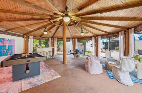 Largo House | Sleeps 10 Heated Pool Spa Arcade Putt Putt