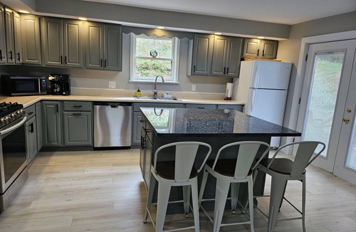 Thomas House | Sleeps 10 in Thomas. Walk to Purple Fiddle Close to Davis &Canaan Dog Friendly
