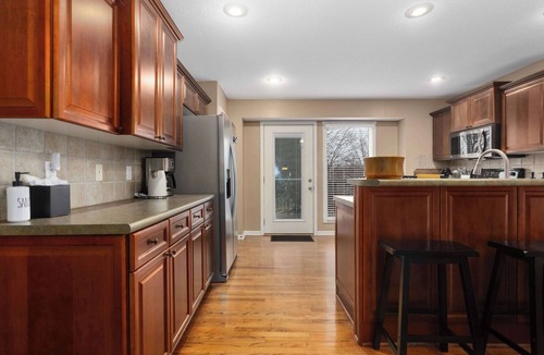 Olathe House | Sleeps 10. Patio & Deck. Ready for FIFAWorld Cup!