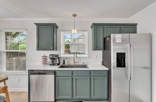 Spring Hill House | Sleeps 10, Putt Putt Course, Arcades & Cul-de-sac