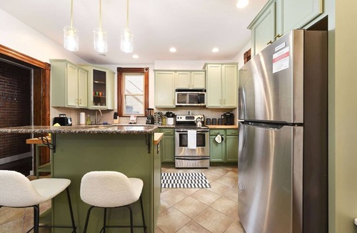 South Side Flats House | Sleeps 10 · Walk to Carson St · BBQ & Fire Pit