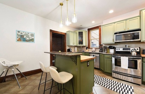 South Side Flats House | Sleeps 10 · Walk to Carson St · BBQ & Fire Pit