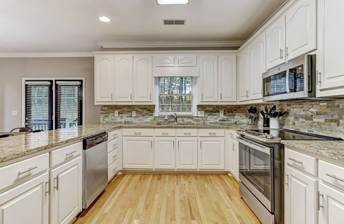 Suwanee House | *Sleeps 11* Spacious Suwanee house with home gym