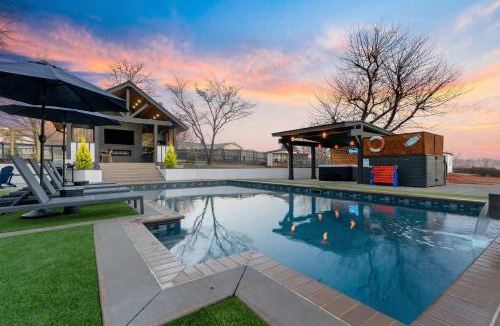 Greer House | Sleeps 13 Saltwater Pool Fully Fenced in Yard