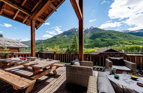 Le Serre Barbin Apartment | Sleeps 14. Charming and prestigious apartment in Serre Chevalier