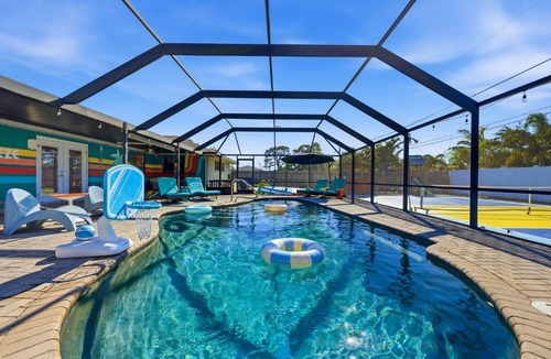 West Bradenton House | Sleeps 14 Sport Court Tiki Bar Heated Pool