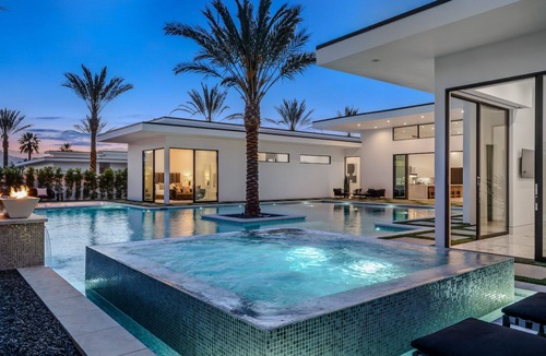 Indio Villa | Sleeps 17 Private Pool + Hot Tub + Pickleball Court Near La Quinta | Bravo
