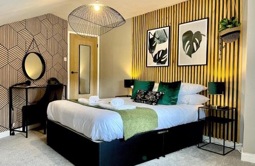 Ellesmere House | Sleeps 2 -Central Ellesmere -Parking - PetFriendly