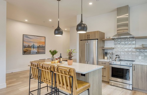 Bend House | Sleeps 20, 4 Units | 10BDR, Hot Tub, Near Old Bend + DT | Aerie by AvantStay