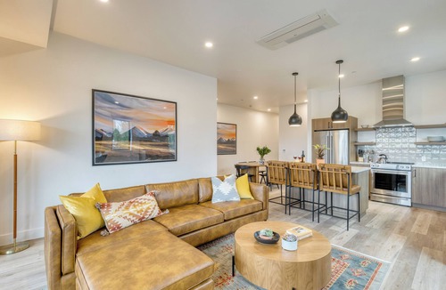 Bend House | Sleeps 20, 4 Units | 10BDR, Hot Tub, Near Old Bend + DT | Aerie by AvantStay
