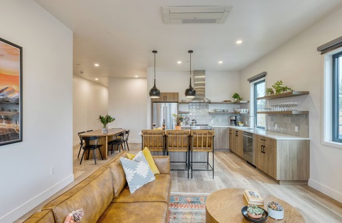 Bend House | Sleeps 20, 4 Units | 10BDR, Hot Tub, Near Old Bend + DT | Aerie by AvantStay