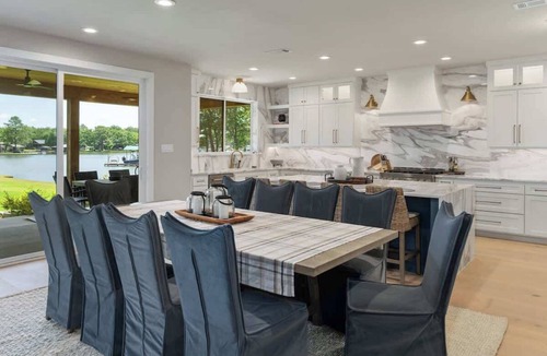 Tool House | Sleeps 20+ | Cedar Creek | Boat/Jetski Rentals