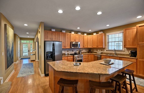 Ocean View House | Sleeps 20 - Luxurious 7 bedroom home located in the Bear Trap Dunes Community. Excellent Amenities! Indoor & Outdoor Pool, Tennis Courts, Fitness Center, Shuttle to the Beach, Clubhouse, Wifi and more!
