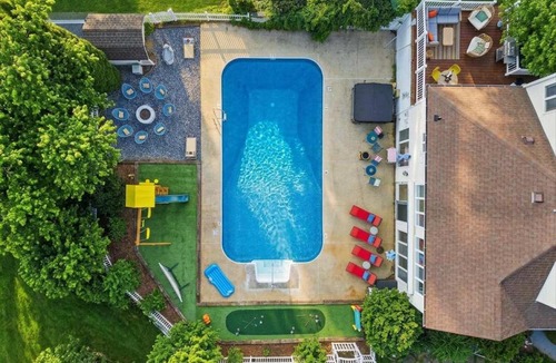 Asheville House | Sleeps 20 Sport Court Game Room Grill Spa