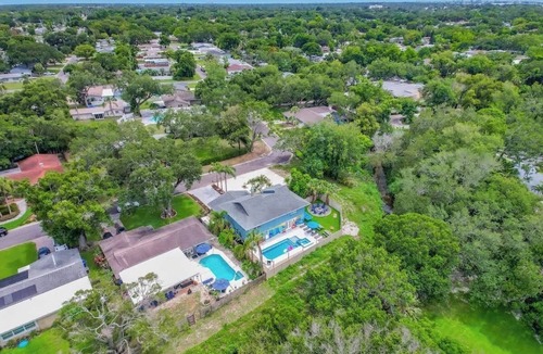 Largo House | Sleeps 21 | Heated Pool, Spa, Mini Golf & Games