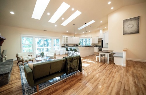 Eugene House | Sleeps 24 Forest Sauna Massage Chair
