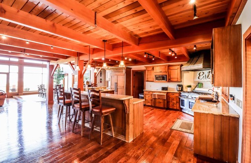 Brian Head Cabin | Sleeps 28- Completely updated with swim spa/bunk room/85" TV's & More!