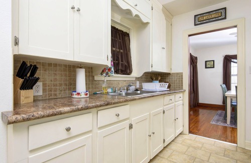 Springfield House | Sleeps 3 Couples or family - great for traveling nurses