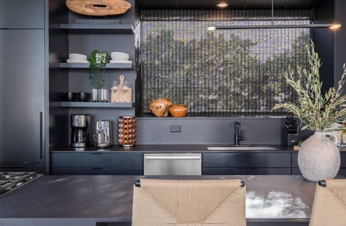 Bouldin House | Sleeps 32, Private Compound w/Putting Green | Bouldin Collective by AvantStay