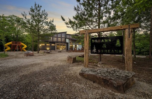 Broken Bow Cabin | Sleeps 36, Luxury Cabin on Creek Game Room, HotTub, playset, privacy, paved road