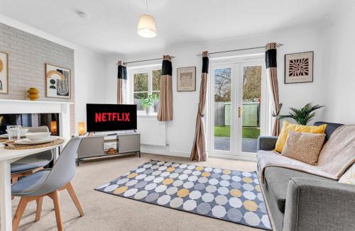 Wrexham House | Sleeps 4 3 Bathrooms Wrexham AFC Driveway