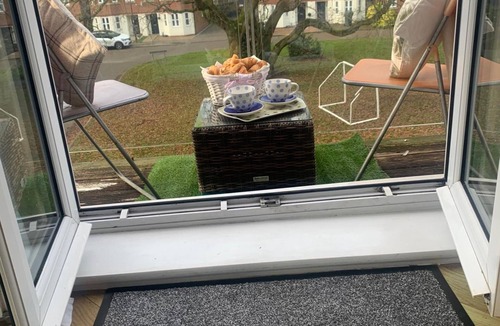 Tatenhill Apartment | Sleeps 4/6 pet Friendly Parking nr Nec/warwick uni