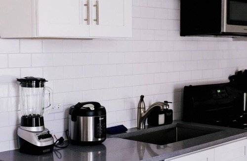 Irving Park East Apartment | Sleeps 4 New Modern 1BR Private Workspace