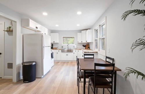 Naples Cabin | Sleeps 4 | Pet Friendly | Fire Pit