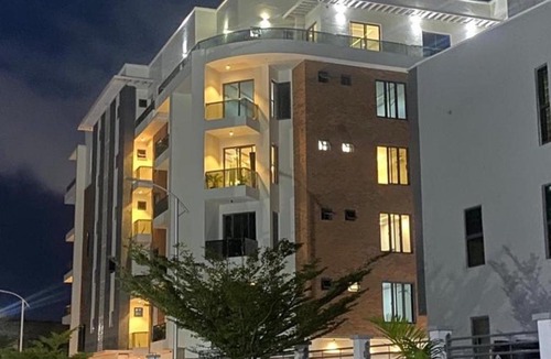 Lekki Phase 1 Apartment | Sleeps 4 with Pool Access