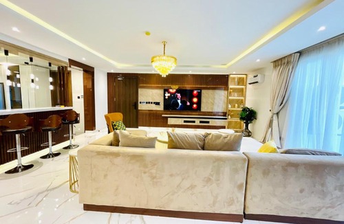 Lekki Phase 1 Apartment | Sleeps 4 with Pool Access