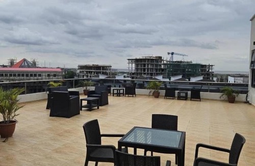 Lekki Phase 1 Apartment | Sleeps 4 with Pool Access