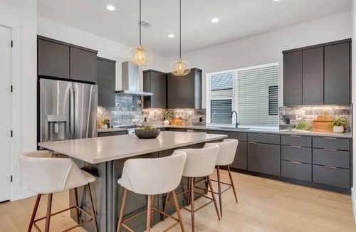 Riverside House | Sleeps 42, 2 Pools & Game Room 11BR near Downtown