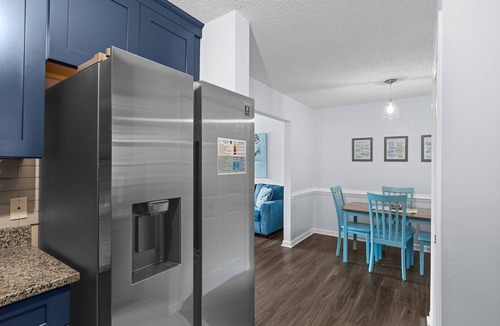 Emerald Isle House | Sleeps 5! 2 BR, 2.5BA Townhome-Walk to Beach & Dining – Your Escape Awaits!