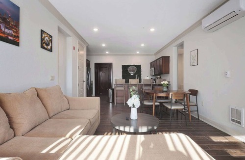 Overland Park Apartment | Sleeps 5 2BR Pool Free Parking World cup ready!
