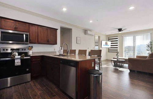 Overland Park Apartment | Sleeps 5 2BR Pool Free Parking World cup ready!