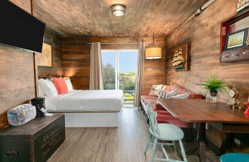 Grayland Resort | Sleeps 52+ | Breakwater Resort | Hotels & Cottages