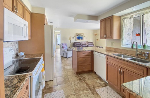 Oakland Hills Villa | Sleeps 6, full refund*, NO pool.