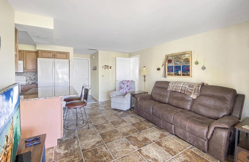 Oakland Hills Villa | Sleeps 6, full refund*, NO pool.