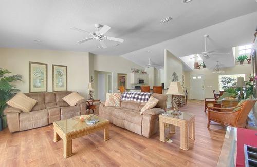 Rotonda Lakes Villa | Sleeps 6, FULL refund*, heated pool