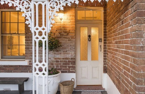 Central Mudgee House | Sleeps 6: King Bed & 2 queen beds, sofa bed (on request): 5 min walk to town