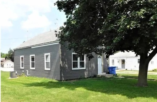 Jefferson House | Sleeps 6. Pets welcome. Wi-Fi. 3 bedroom house