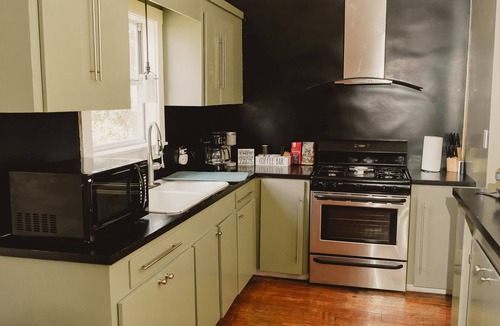 Redwood House | Sleeps 6 - Private Pool - Lake Views - End of the Road Lakehouse