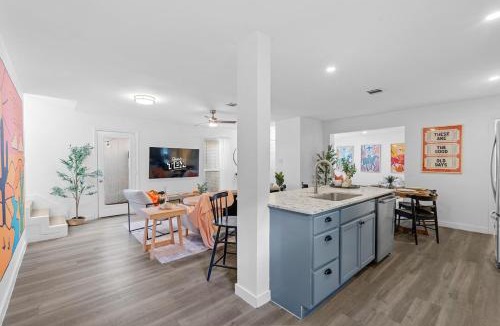 Leander Apartment | Sleeps 8 Modern 3BR Leander Coffee Bar & Yard