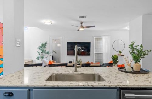 Leander Apartment | Sleeps 8 Modern 3BR Leander Coffee Bar & Yard