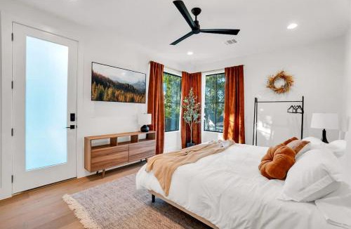 Blackshear-Prospect Hill House | Sleeps19 Pool Game Room Luxe 5BR Retreat