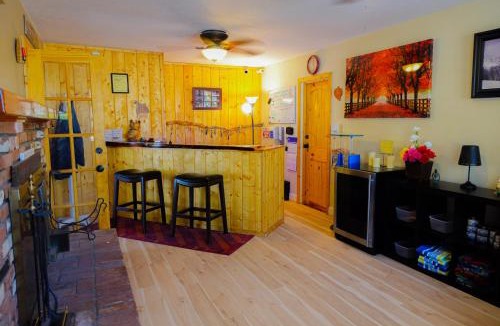 Crestline Hotel | Sleepy Hollow Cabins and Hotel