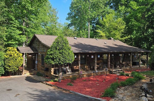 Rutherfordton Cabin | Sleepy Meadows a Quiet 3 bedroom cabin retreat in the foothills of Rutherfordton