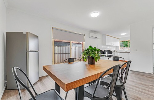 Echuca House | Sleepy Shackell - Sleeps 10, 12pm checkout, family friendly