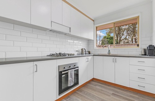Echuca House | Sleepy Shackell - Sleeps 10, 12pm checkout, family friendly