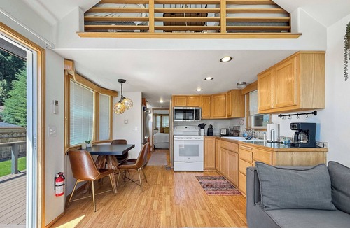 Port Angeles House | Slice of Heaven Cozy Chalet Tiny Home in Maple Grove Lake Sutherland